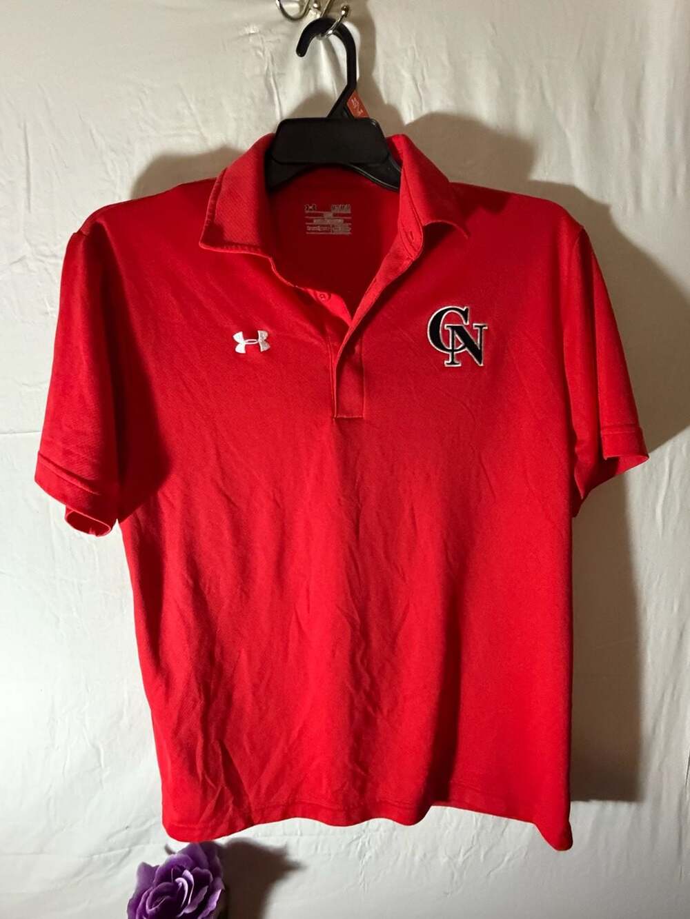 Under Armour Cincinnati Bearcats Heatgear Loose Fit Red Short Sleeve Polo Shirt